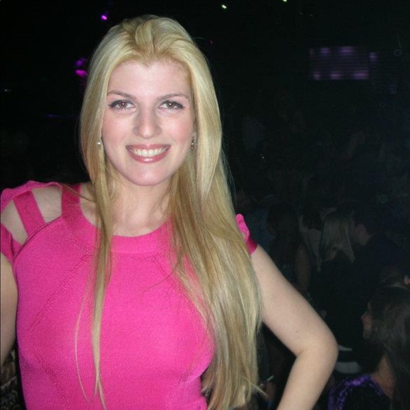 Meet your Posher, Mariana - Picture 2 of 2